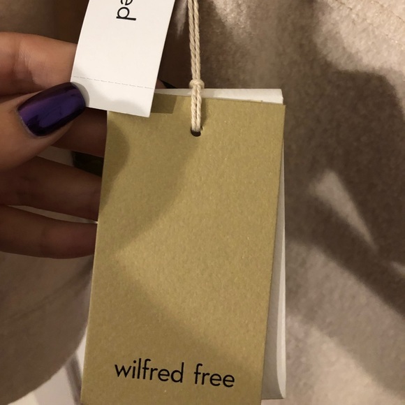 Med beige ‘Wilfred free’ aritzia jacket - 100% Merino Wool - Picture 3 of 7